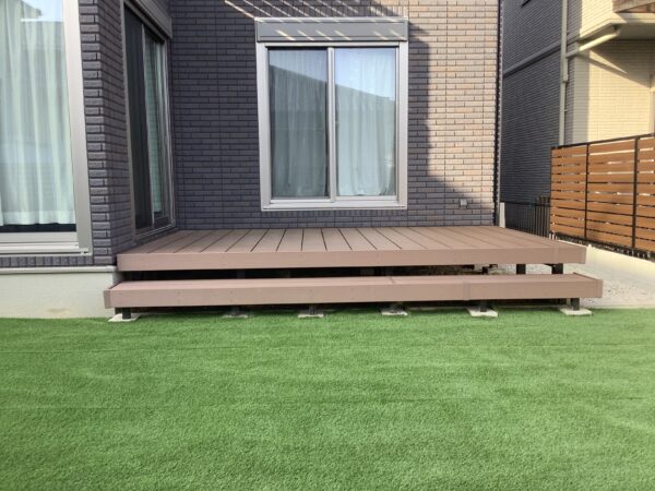 岩倉市完成したウッドデッキと人工芝Completed wooden deck and artificial turf in Iwakura City